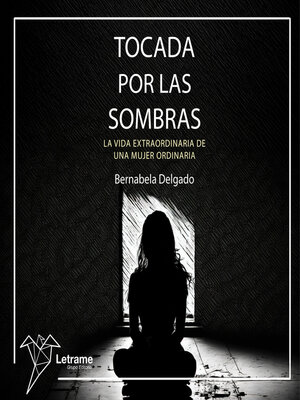 cover image of Tocada por las sombras